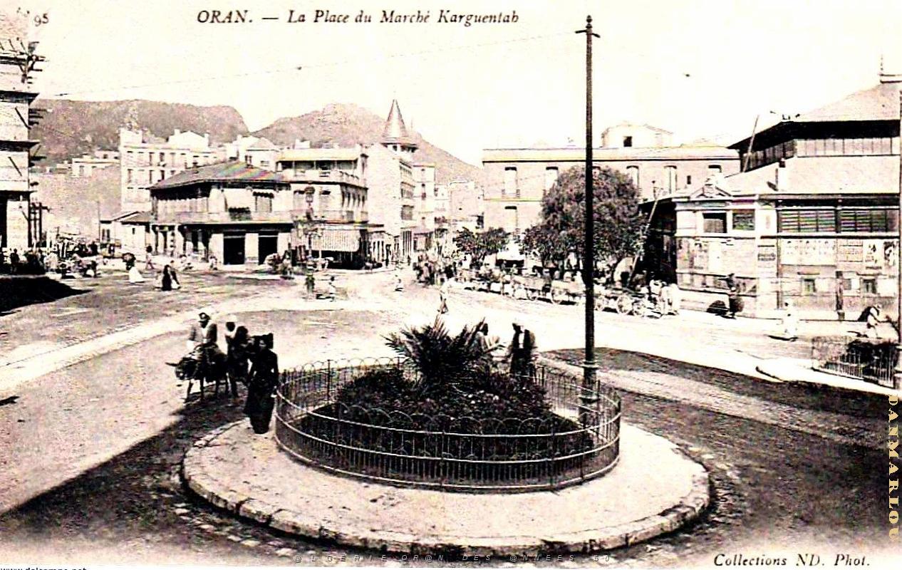 Oran - Place Karguentah et le rond point.jpg
